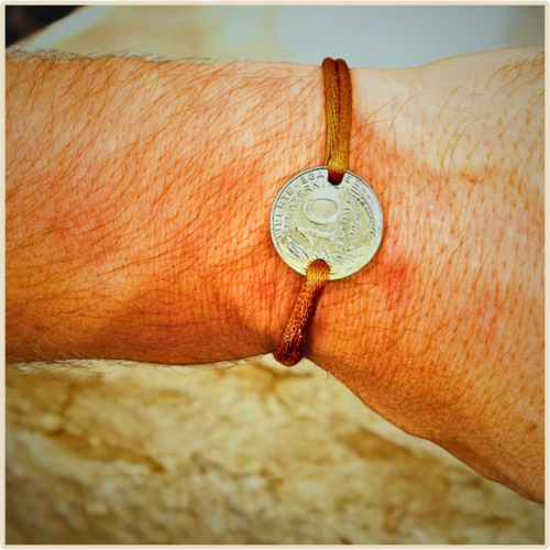 🤎 Bracelet “Petite Marianne Havane” – L’esprit artisanal (1962–2000)
