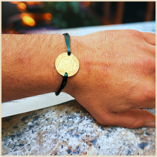 🌿 Bracelet “Marianne Kaki” – L’élégance naturelle (1962–2000)