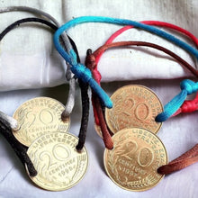 Charger l&#39;image dans la galerie, Bracelet Marianne ~ Nacre 1962-2000