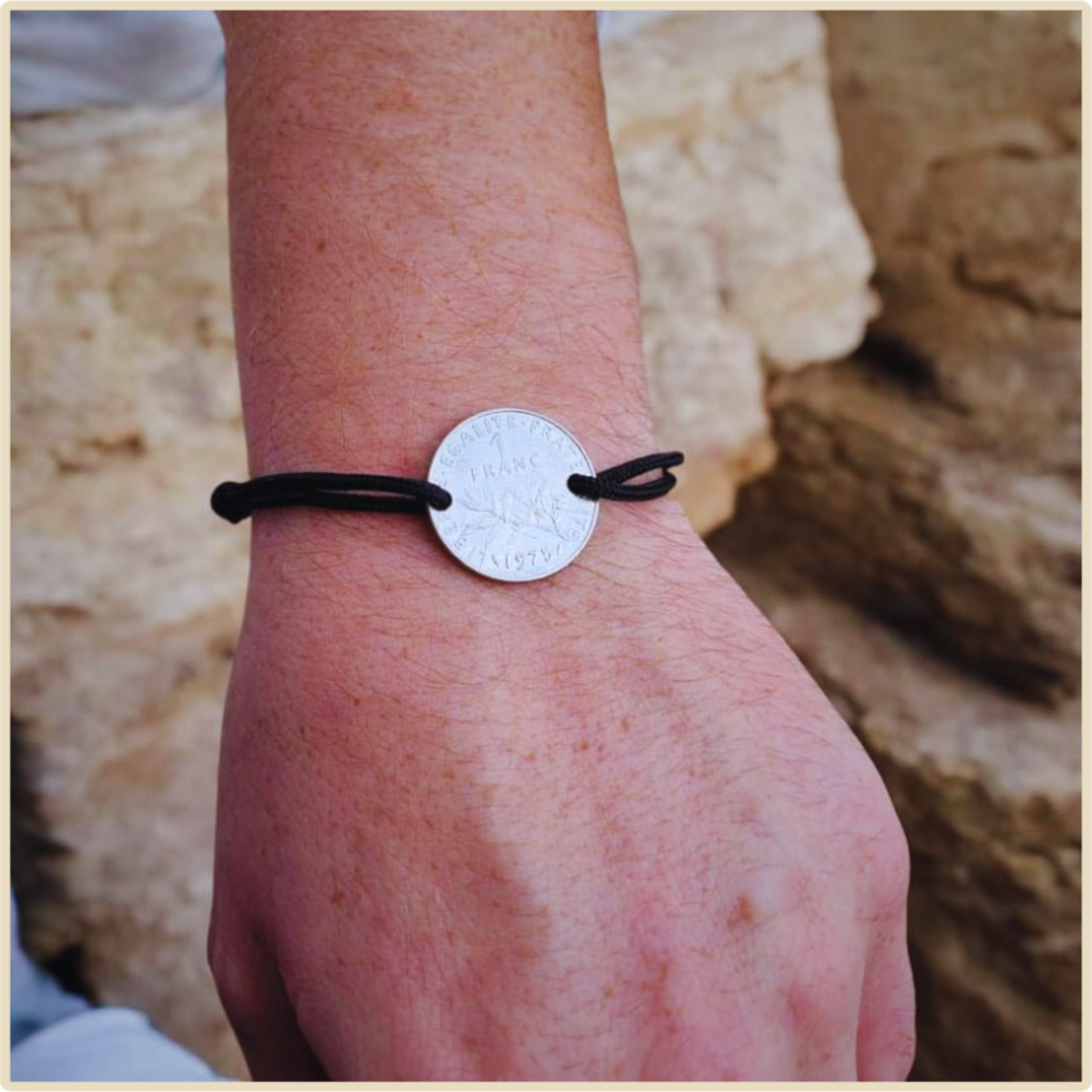 🪢 Bracelet “Semeuse Paracorde” – L’alliance de la force et du style (1960–1978)